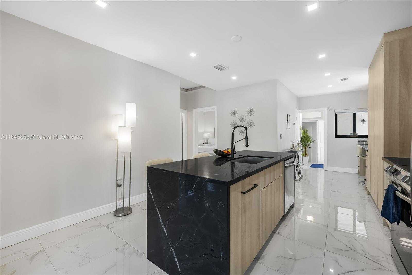 Small Image of 836 NORTH EAST 82ND ST, Miami Number 17