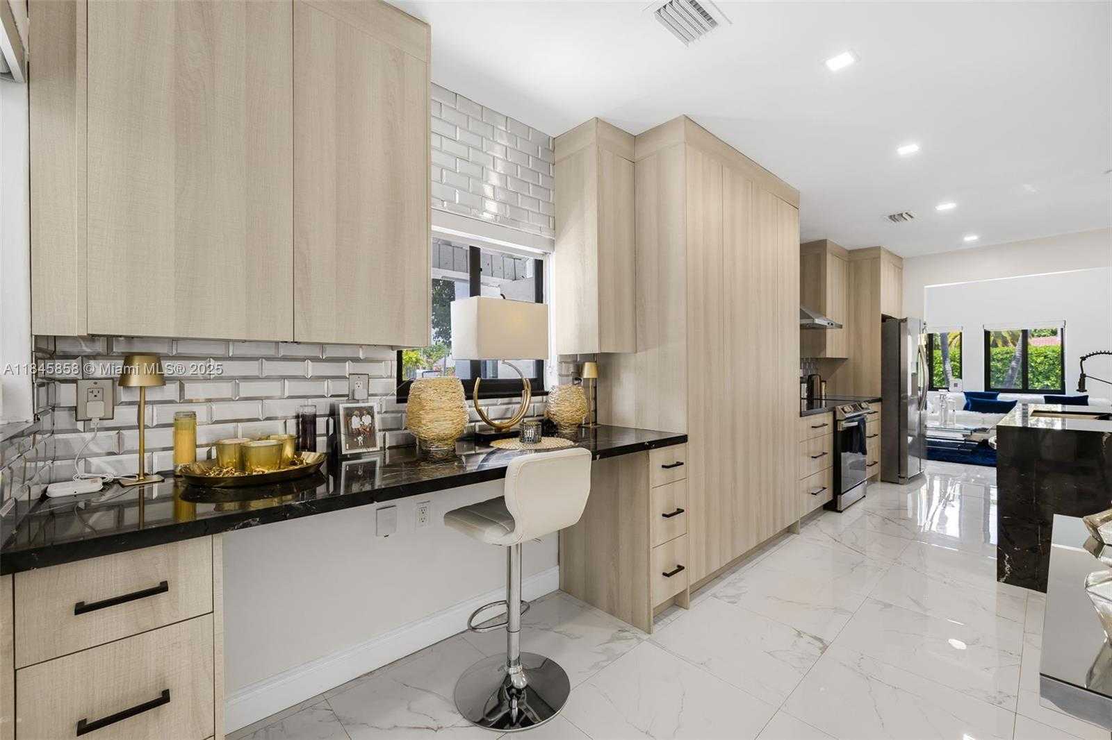 Small Image of 836 NORTH EAST 82ND ST, Miami Number 27
