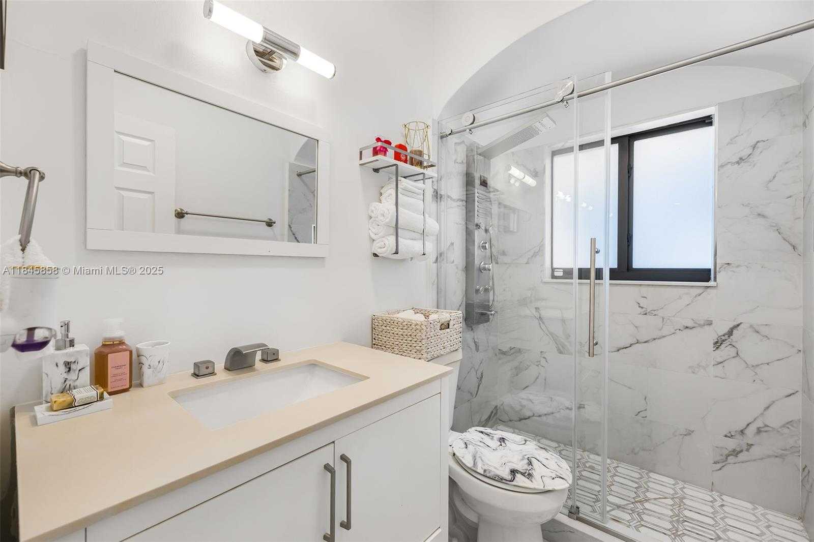 Small Image of 836 NORTH EAST 82ND ST, Miami Number 30