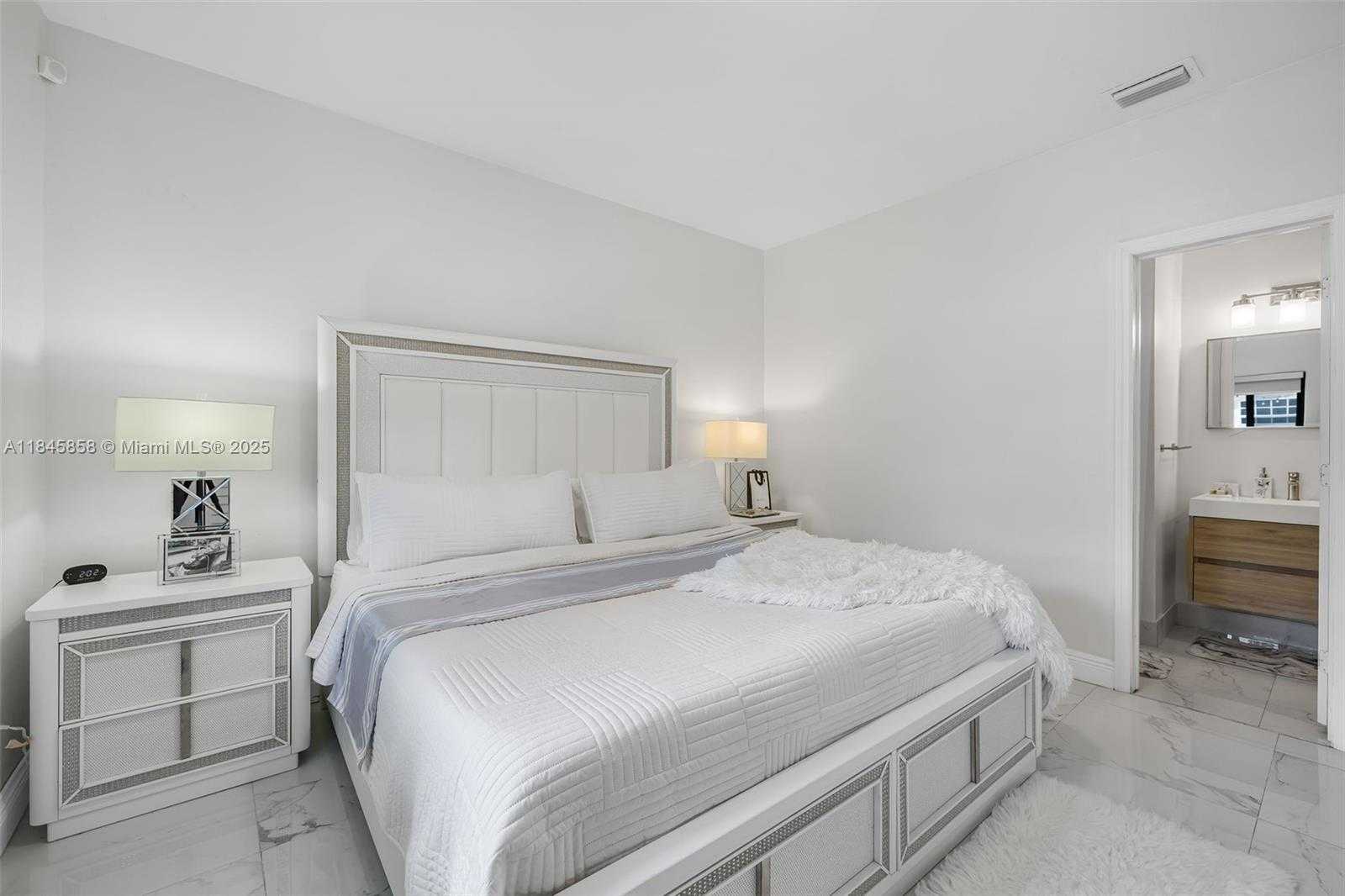 Small Image of 836 NORTH EAST 82ND ST, Miami Number 33