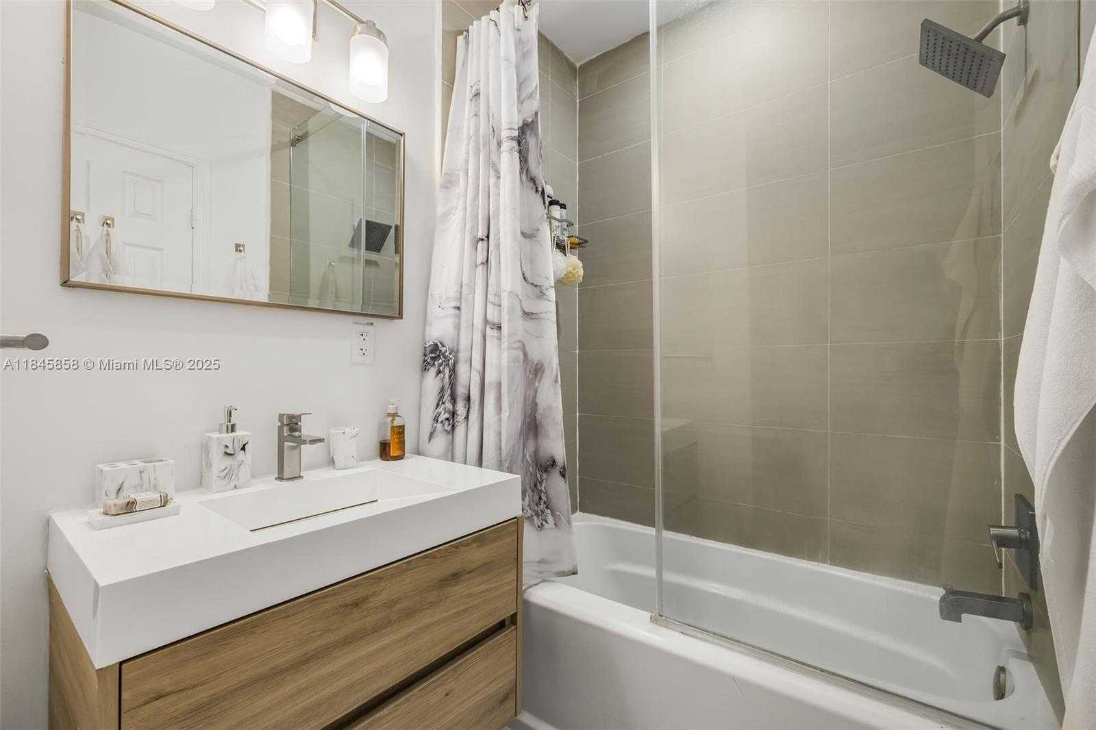 Small Image of 836 NORTH EAST 82ND ST, Miami Number 34