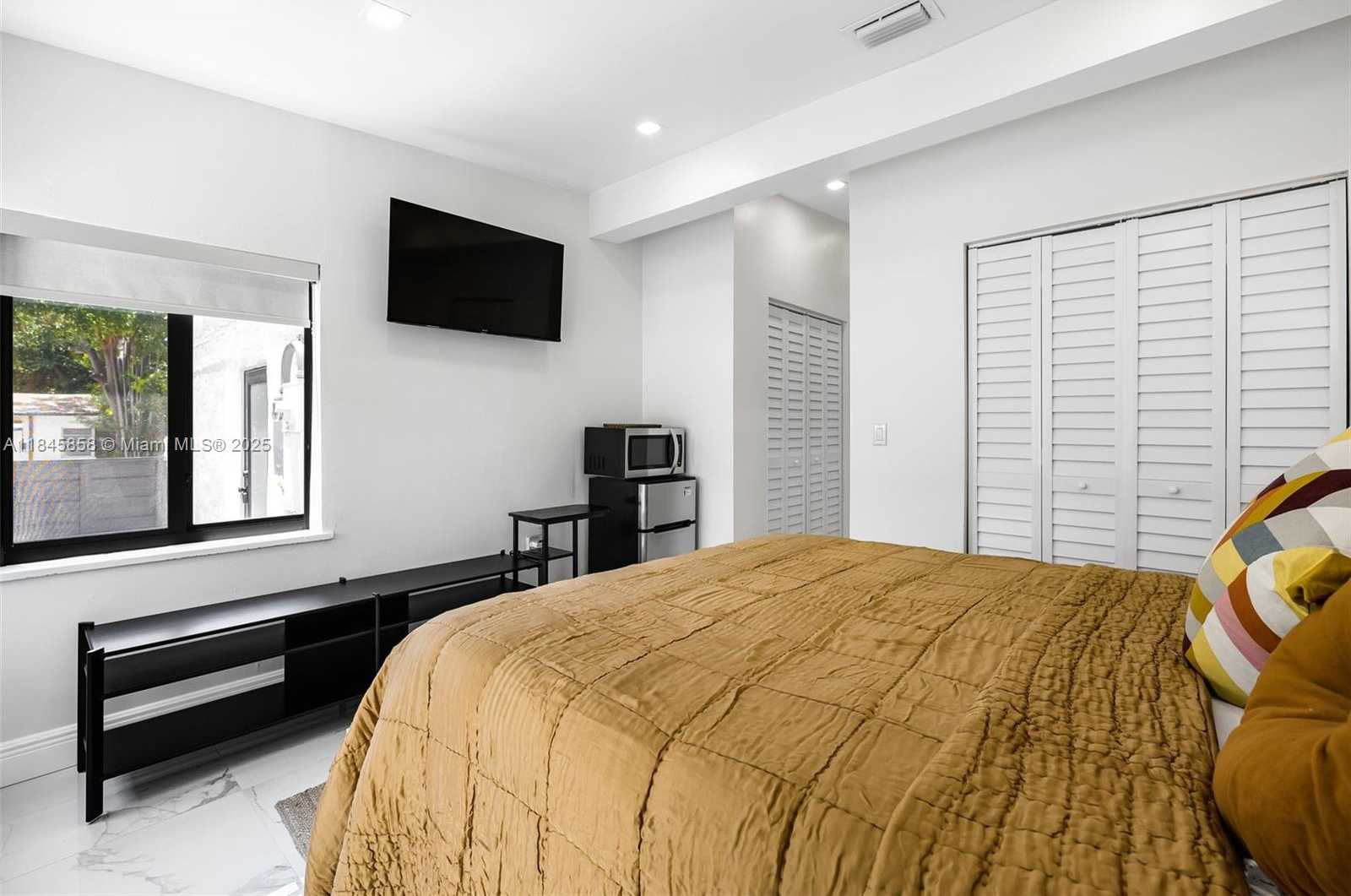 Small Image of 836 NORTH EAST 82ND ST, Miami Number 39