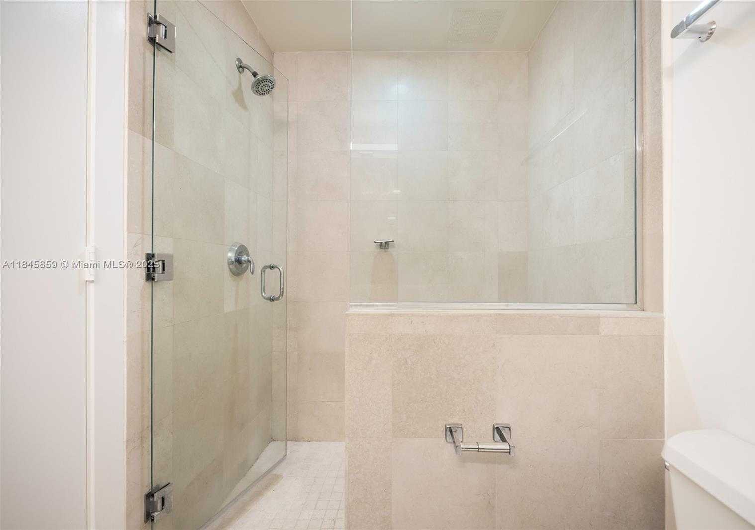 Small Image of 1060 BRICKELL AVE #2011, Miami Number 12
