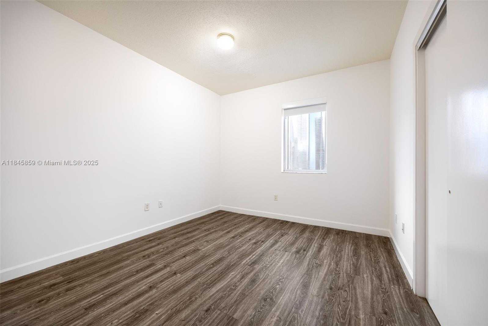 Small Image of 1060 BRICKELL AVE #2011, Miami Number 7