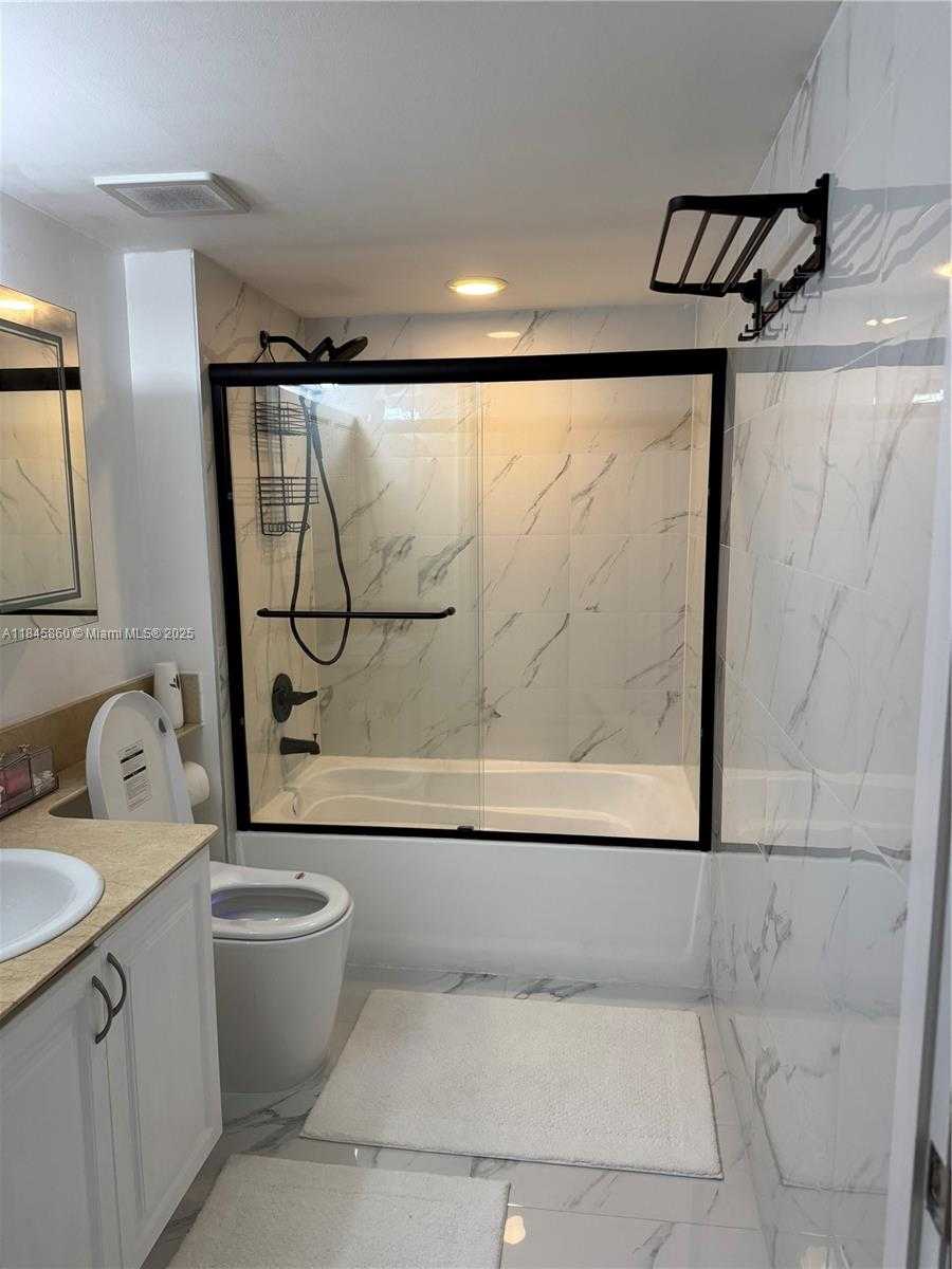 Small Image of 1155 BRICKELL BAY DR #2306, Miami Number 5