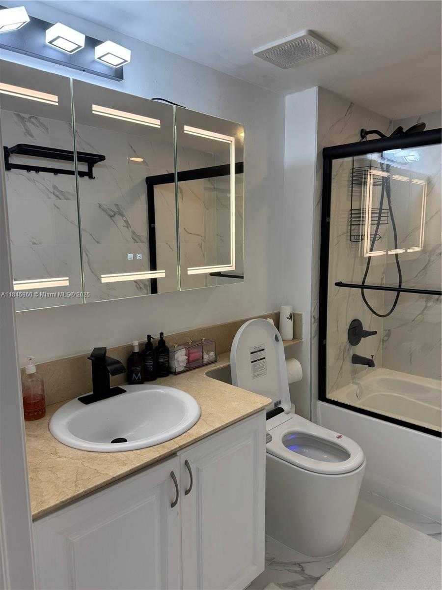 Small Image of 1155 BRICKELL BAY DR #2306, Miami Number 6