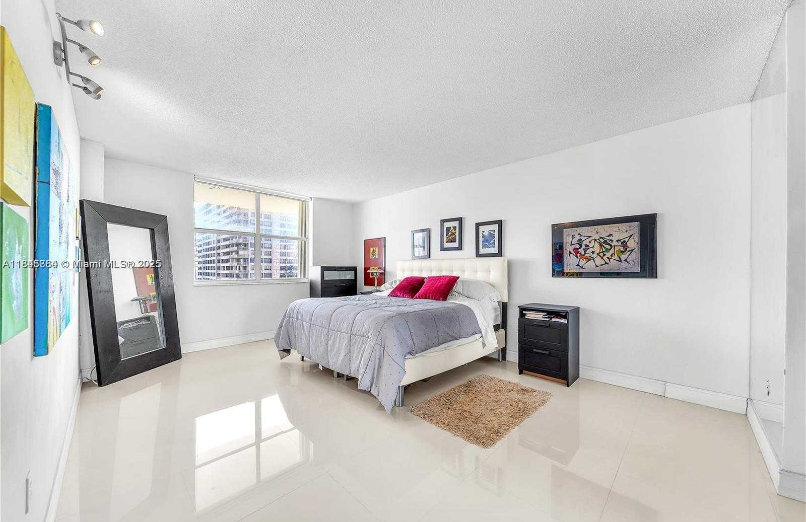 Small Image of 11111 BISCAYNE BLVD #12G, Miami Number 10