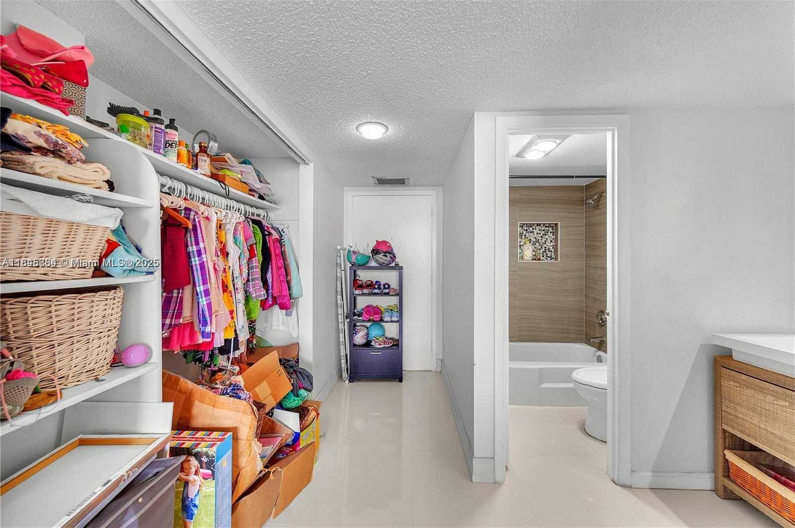 Small Image of 11111 BISCAYNE BLVD #12G, Miami Number 14