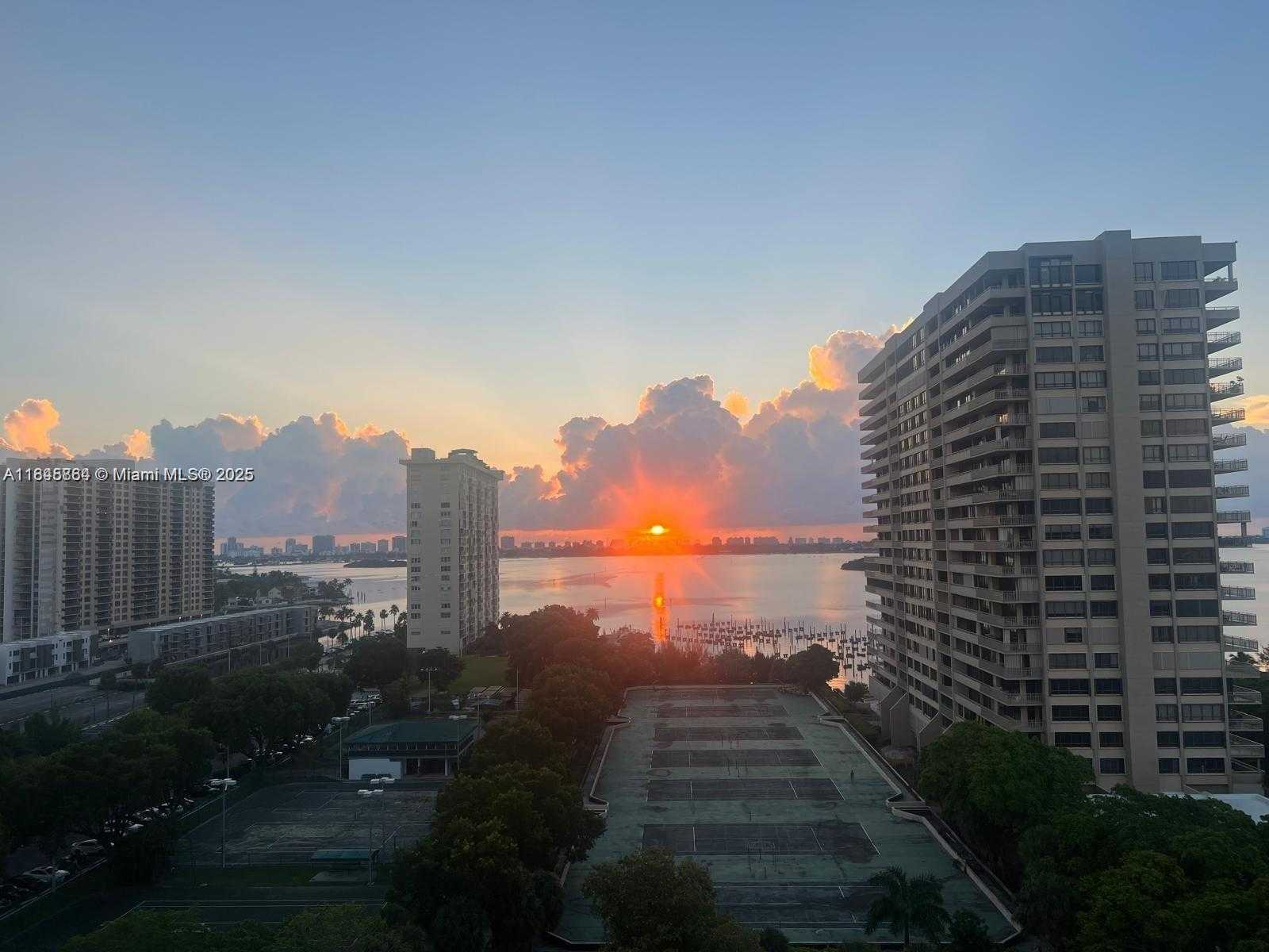 Small Image of 11111 BISCAYNE BLVD #12G, Miami Number 16