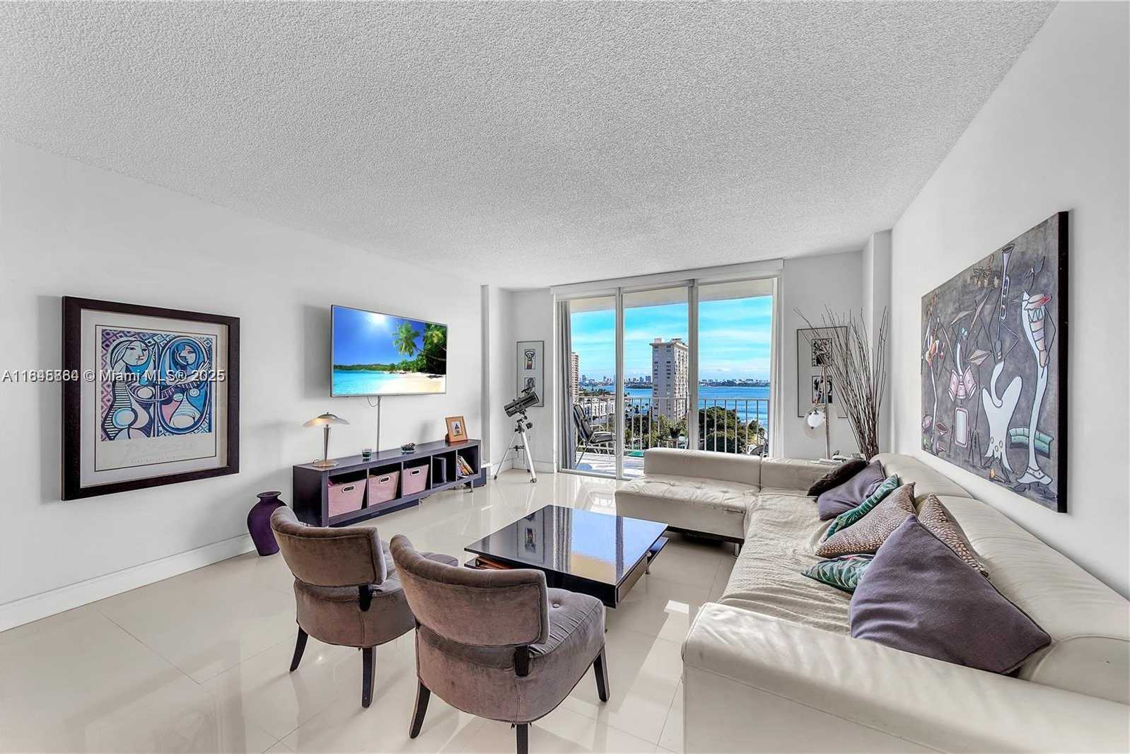 Small Image of 11111 BISCAYNE BLVD #12G, Miami Number 4
