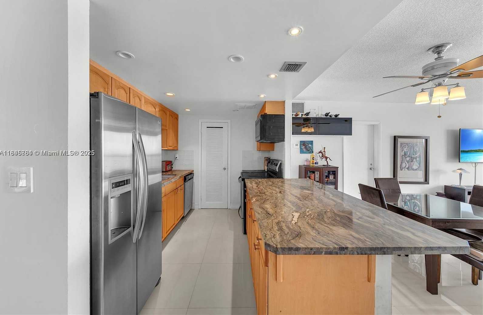 Small Image of 11111 BISCAYNE BLVD #12G, Miami Number 8