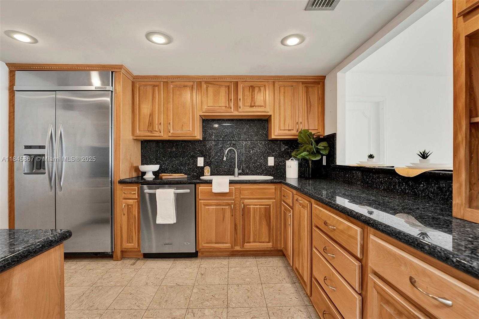 Small Image of 2 GROVE ISLE DR #B1103, Miami Number 10
