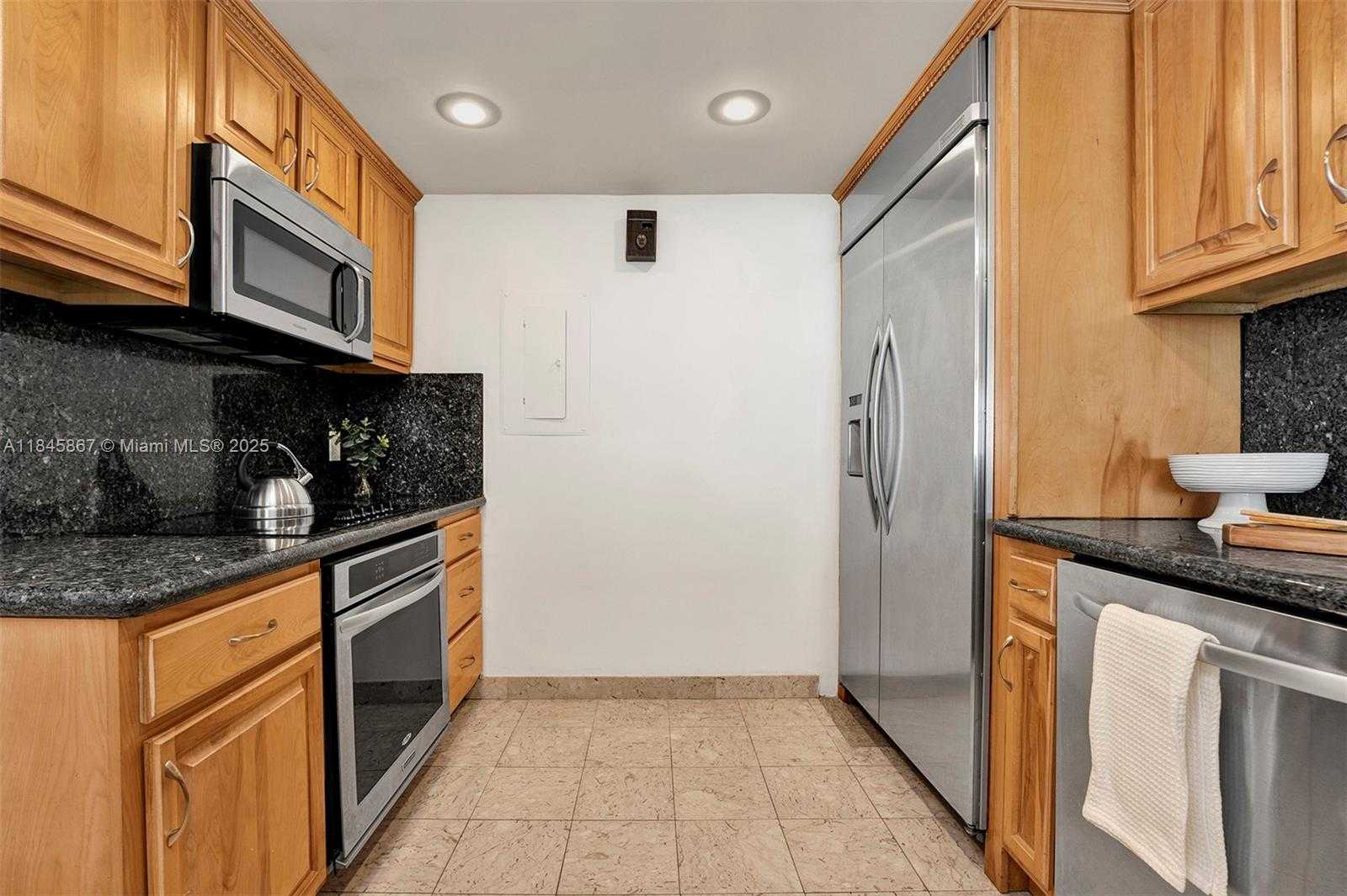 Small Image of 2 GROVE ISLE DR #B1103, Miami Number 12