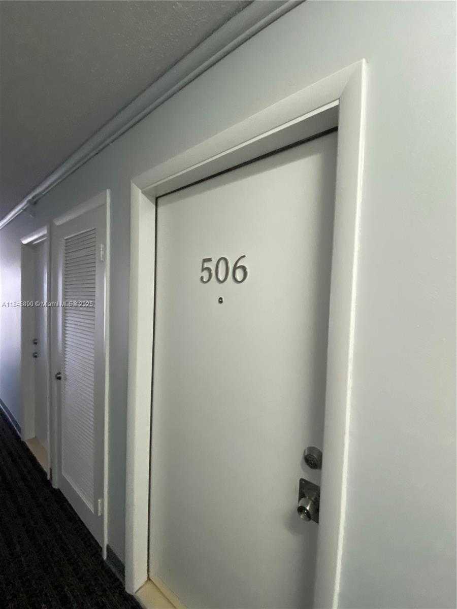 Small Image of 1990 MARSEILLE DR #506, Miami Beach Number 10