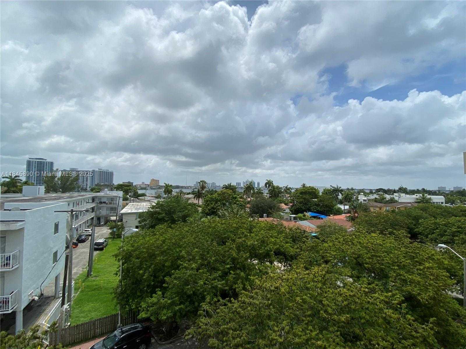 Small Image of 1990 MARSEILLE DR #506, Miami Beach Number 12