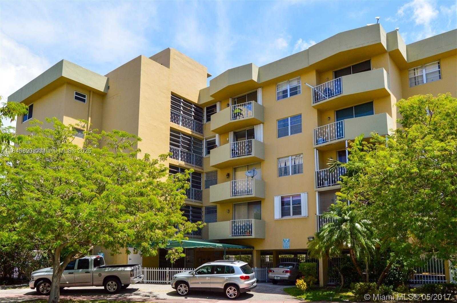 Small Image of 1990 MARSEILLE DR #506, Miami Beach Number 18