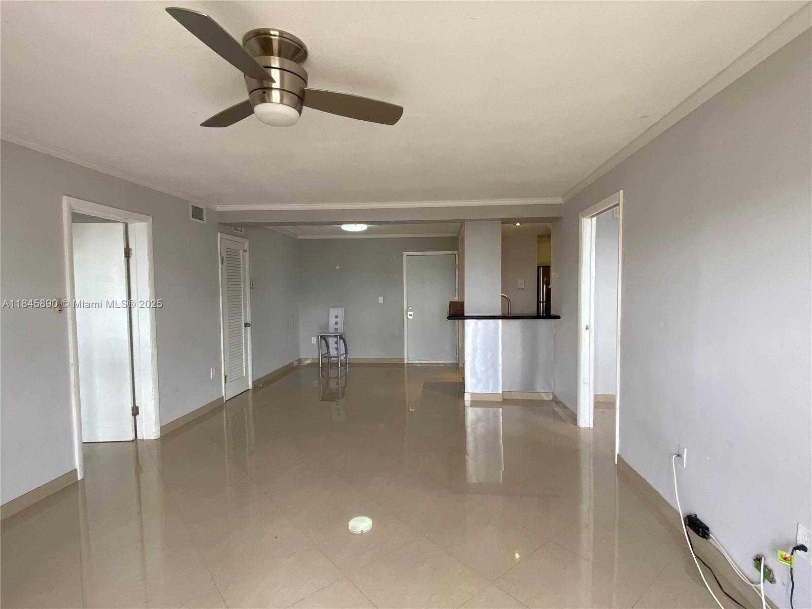Small Image of 1990 MARSEILLE DR #506, Miami Beach Number 3