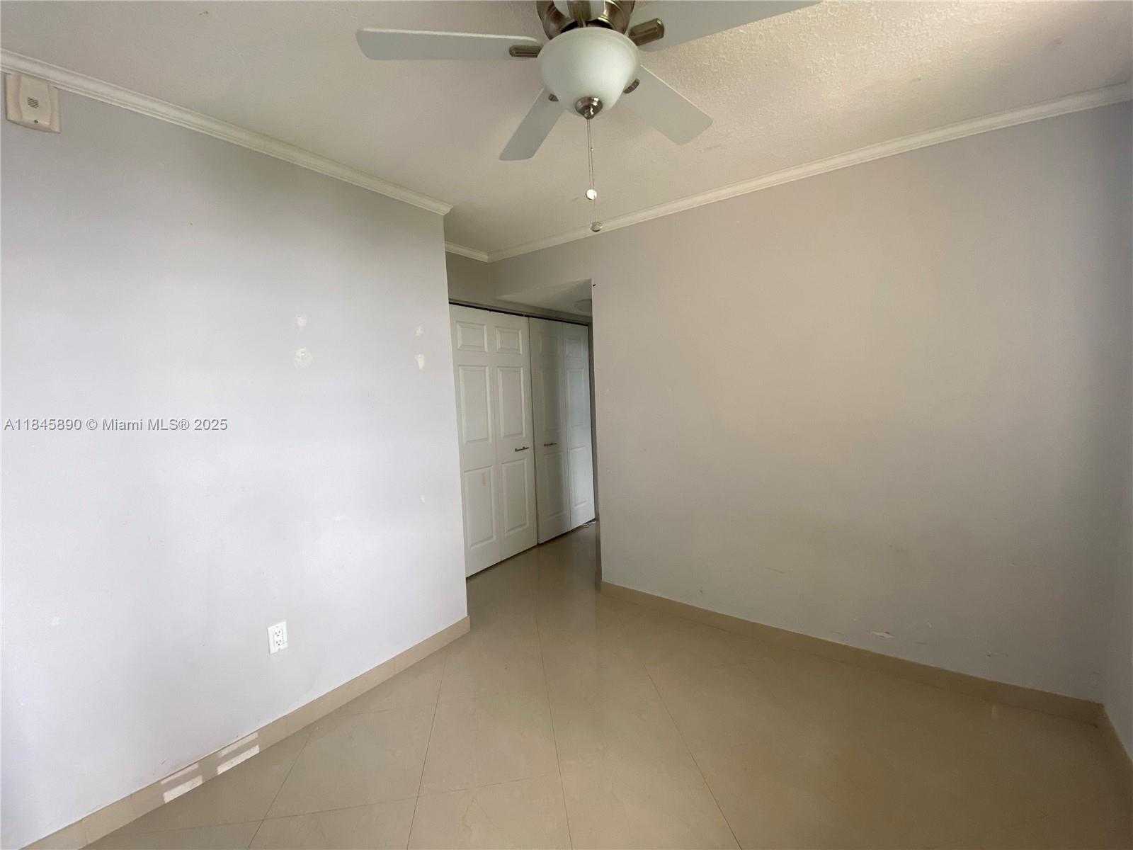 Small Image of 1990 MARSEILLE DR #506, Miami Beach Number 5