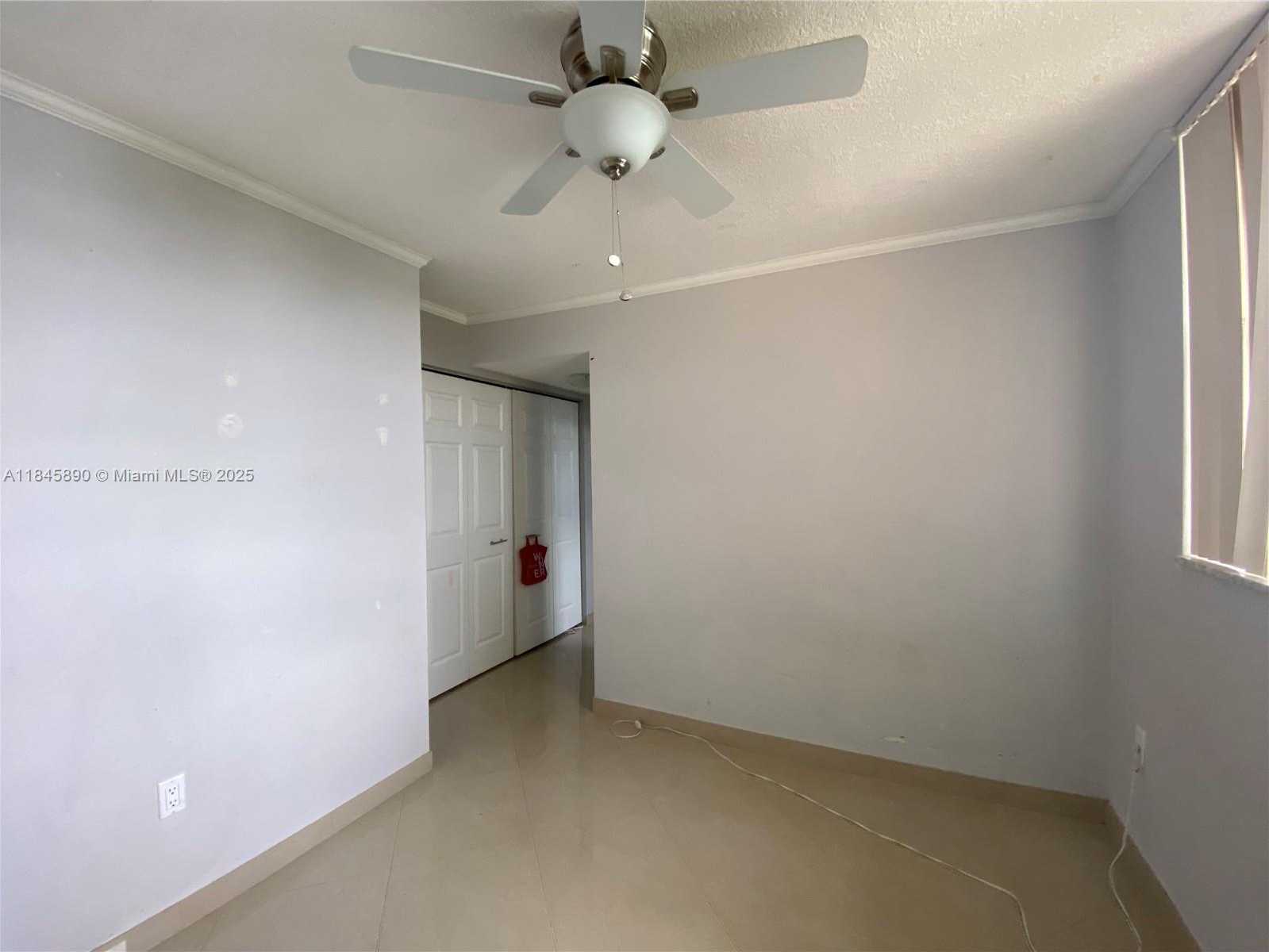 Small Image of 1990 MARSEILLE DR #506, Miami Beach Number 6
