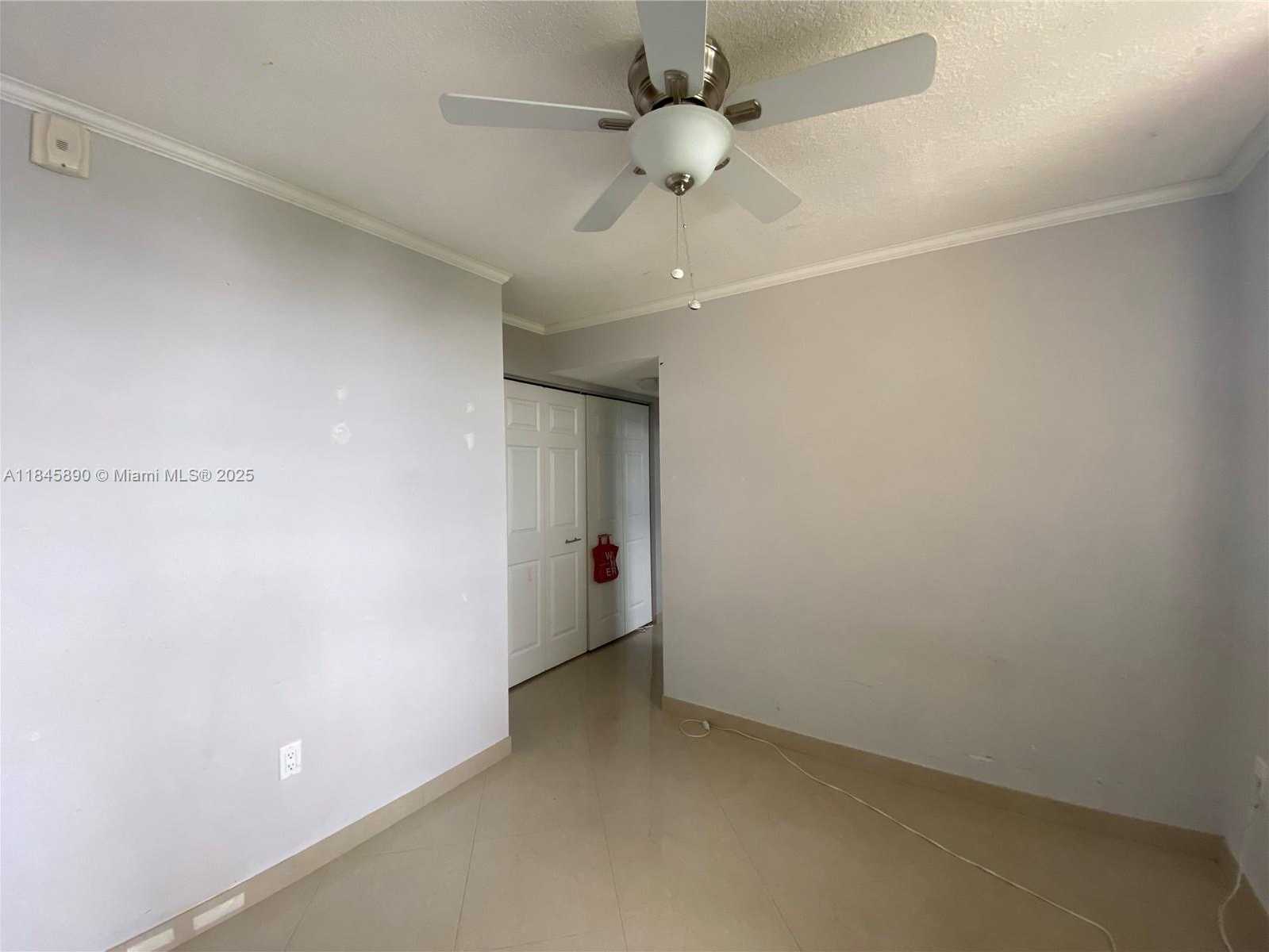 Small Image of 1990 MARSEILLE DR #506, Miami Beach Number 7