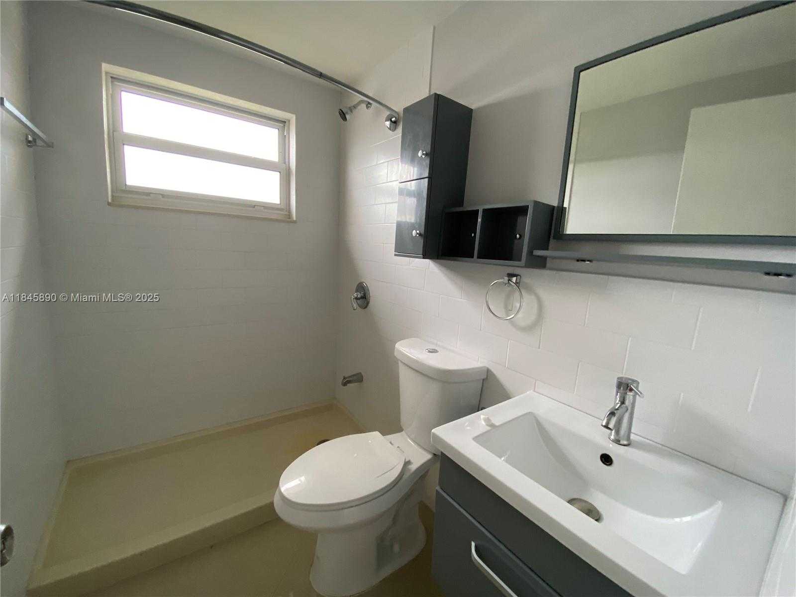 Small Image of 1990 MARSEILLE DR #506, Miami Beach Number 8
