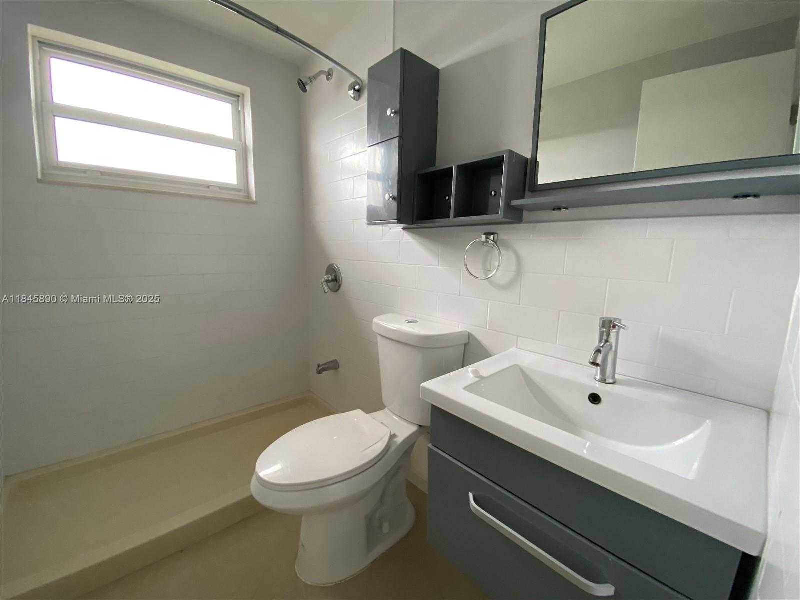 Small Image of 1990 MARSEILLE DR #506, Miami Beach Number 9