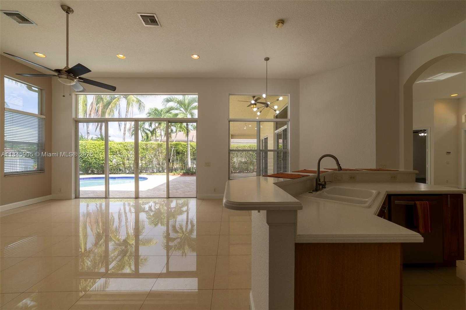 Small Image of 896 MARINA DR, Weston Number 11