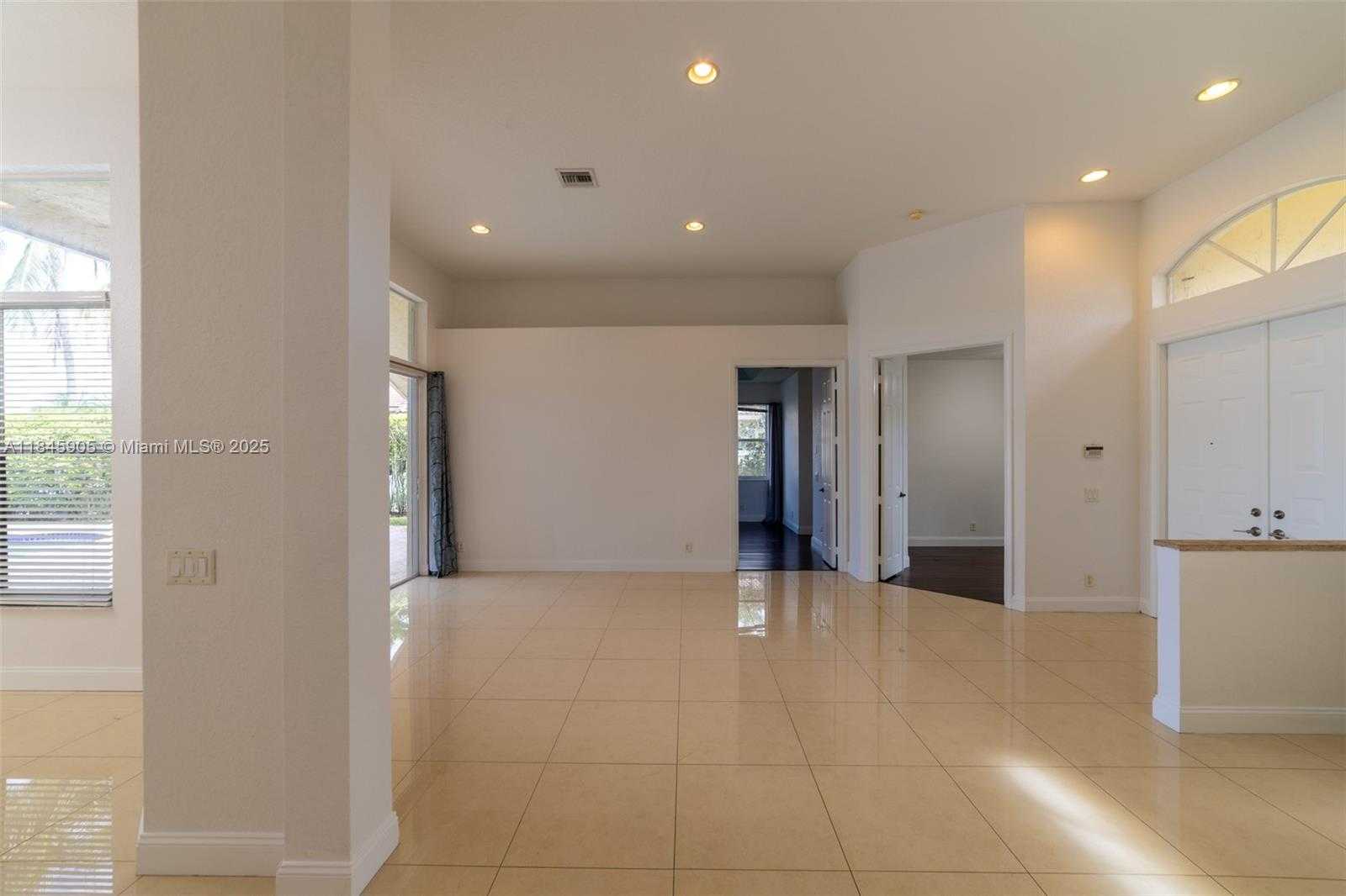 Small Image of 896 MARINA DR, Weston Number 12