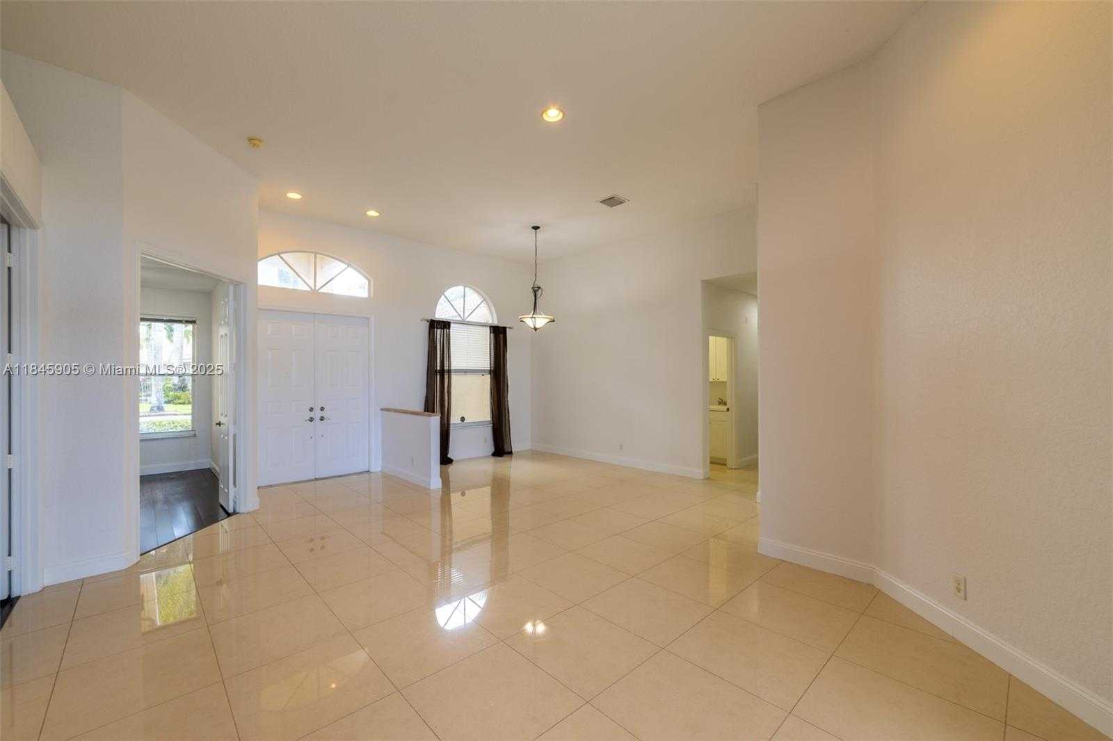 Small Image of 896 MARINA DR, Weston Number 14