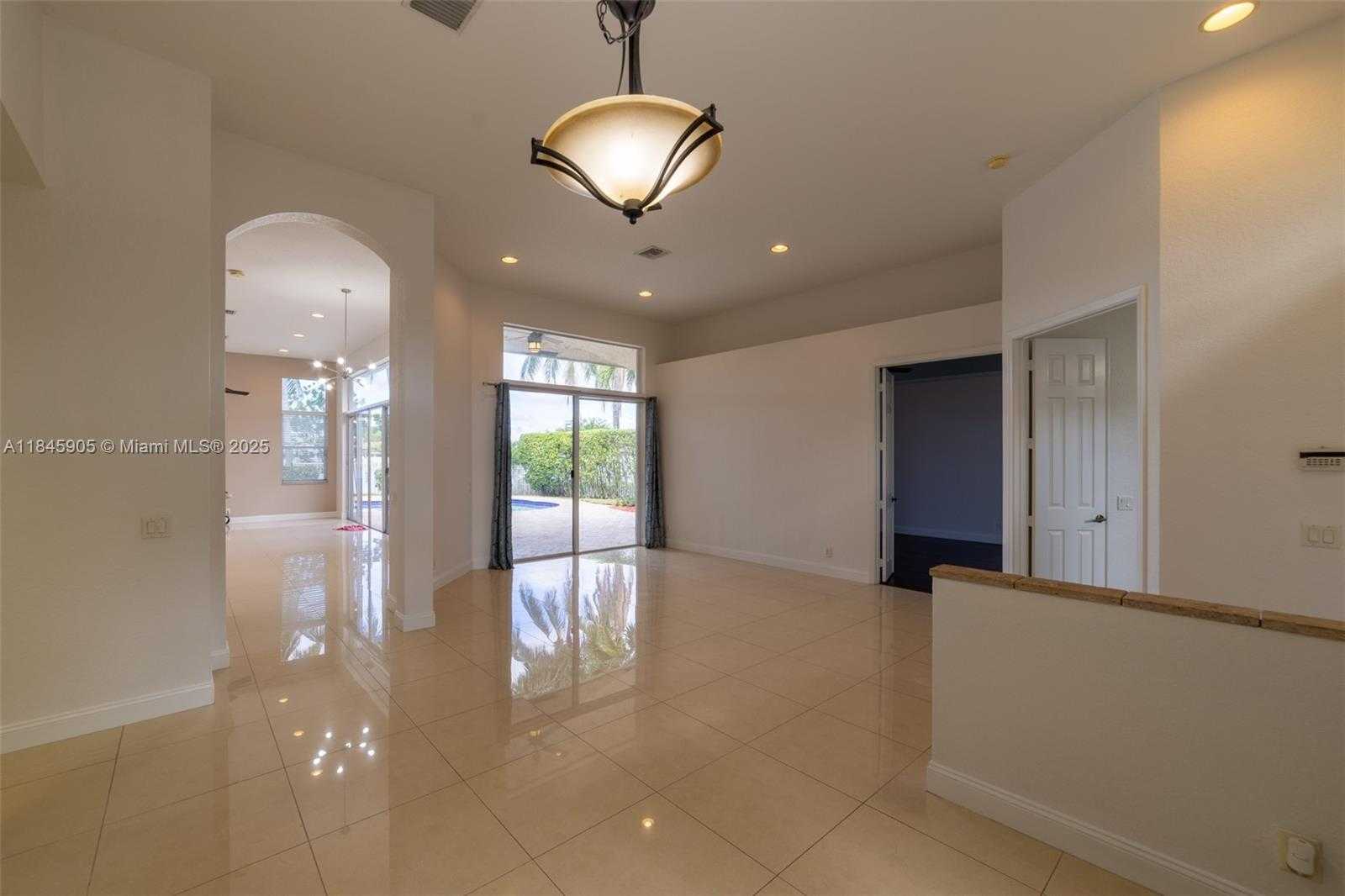Small Image of 896 MARINA DR, Weston Number 15