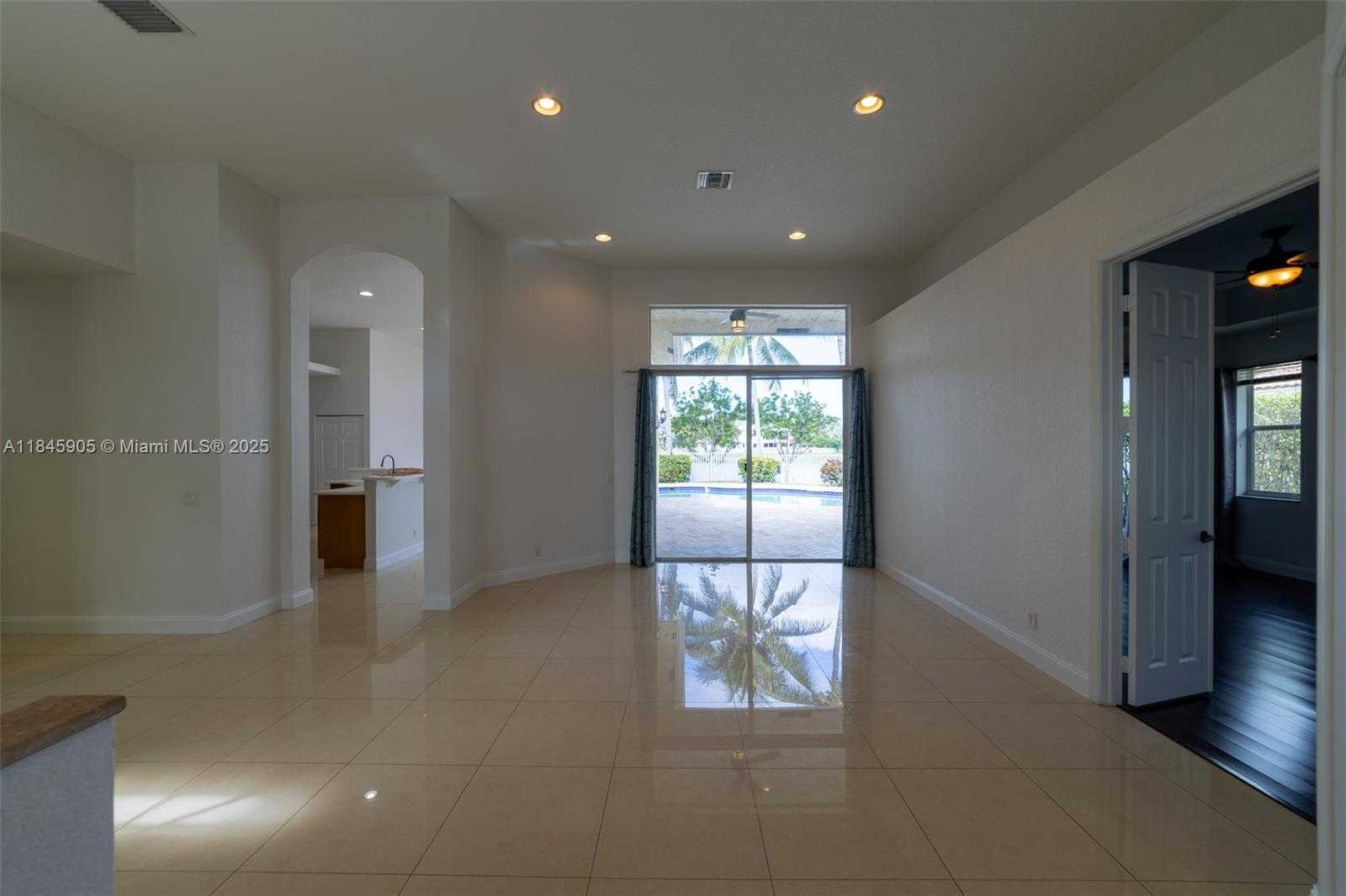 Small Image of 896 MARINA DR, Weston Number 17