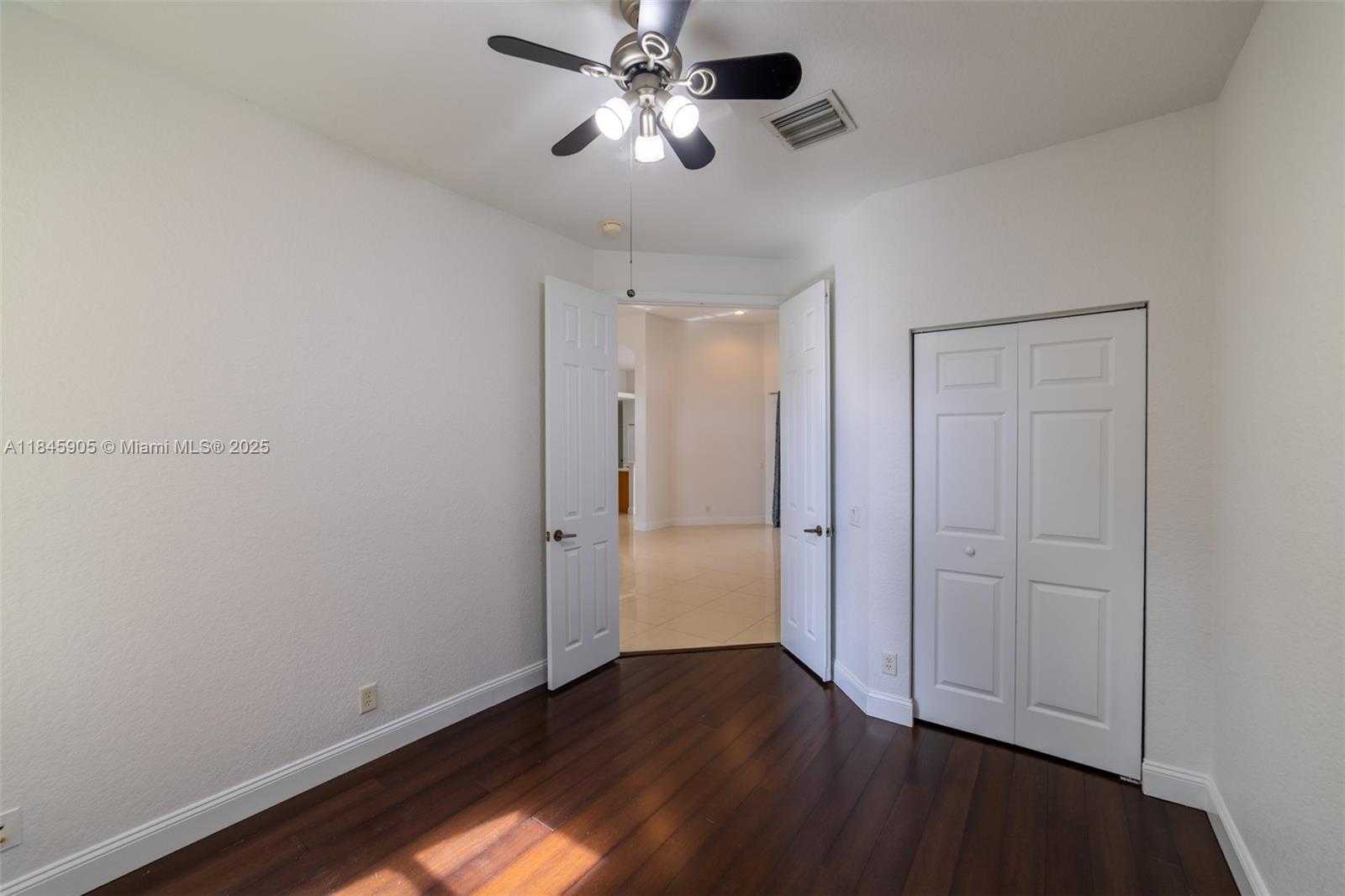 Small Image of 896 MARINA DR, Weston Number 19