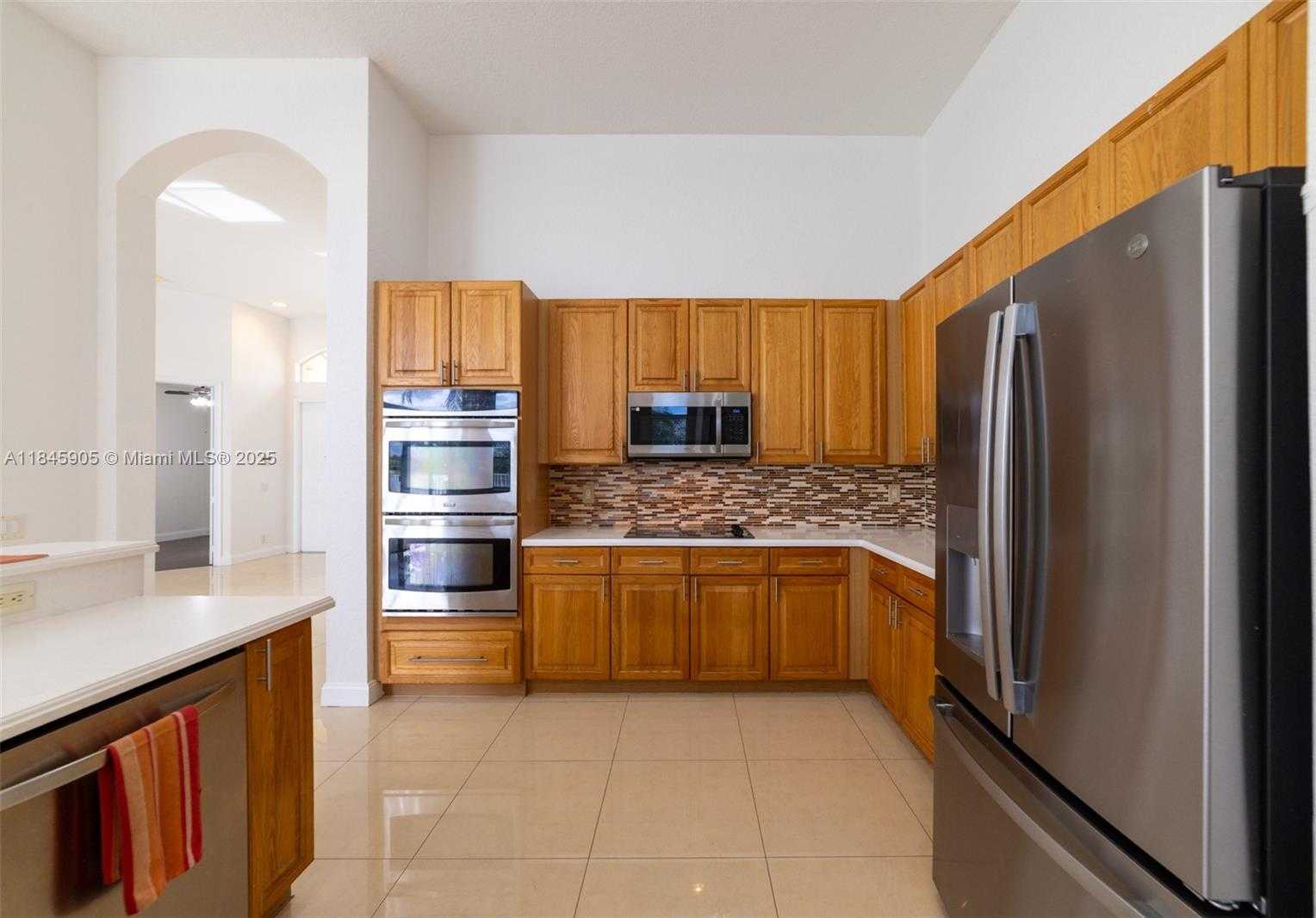 Small Image of 896 MARINA DR, Weston Number 20