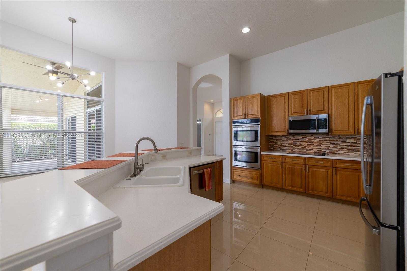 Small Image of 896 MARINA DR, Weston Number 21