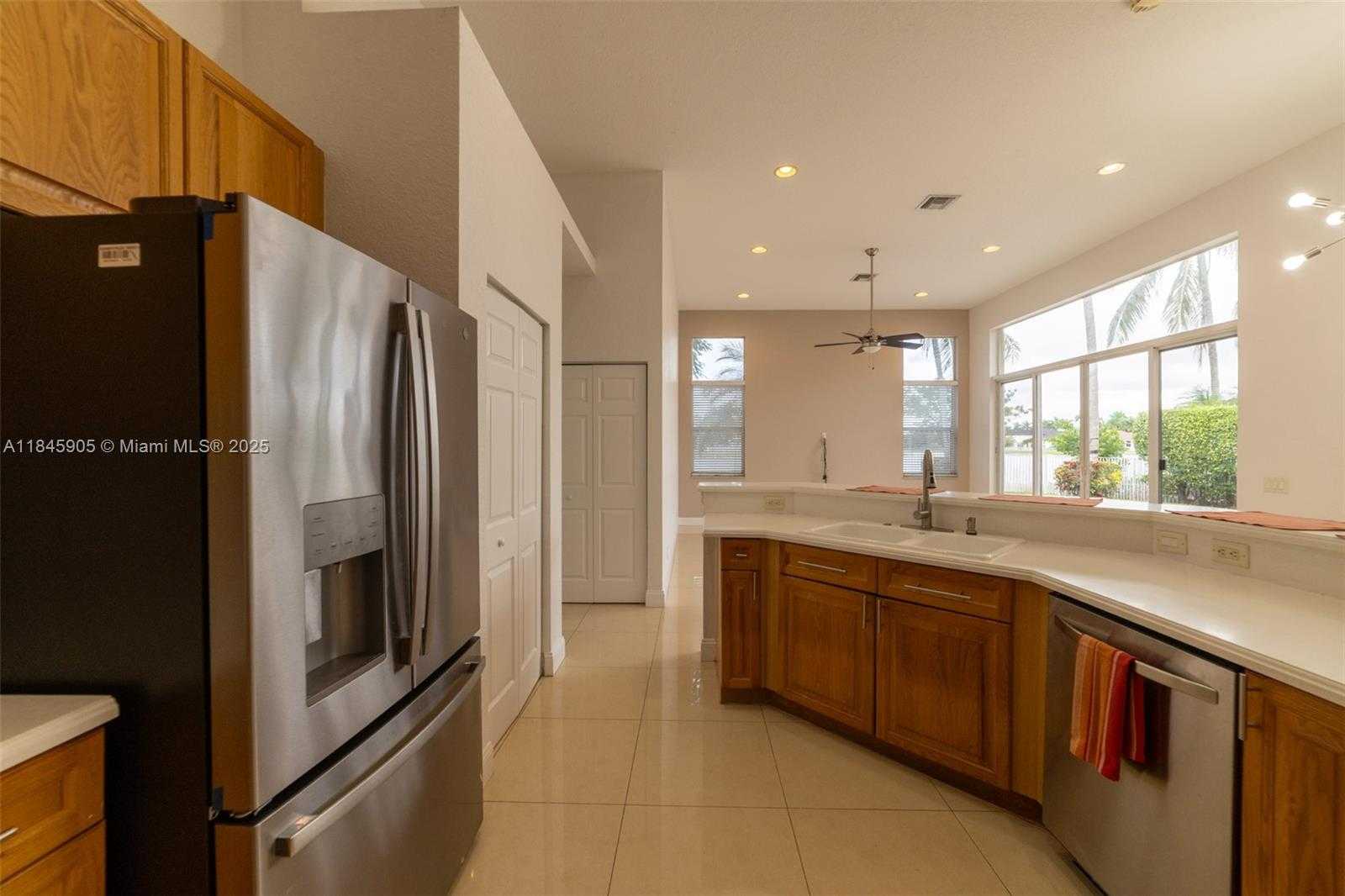 Small Image of 896 MARINA DR, Weston Number 22
