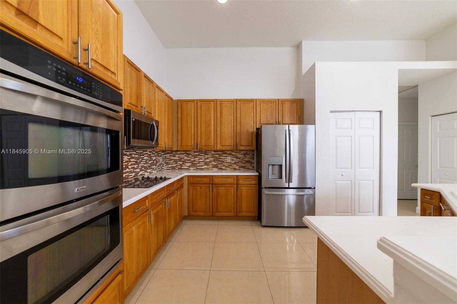 Small Image of 896 MARINA DR, Weston Number 24