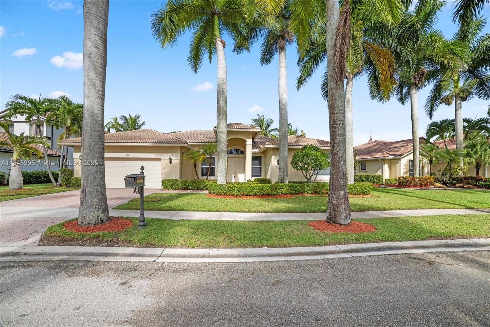 Small Image of 896 MARINA DR, Weston Number 3