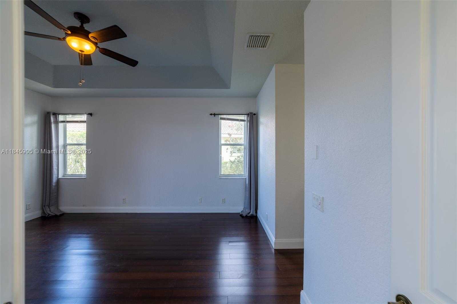 Small Image of 896 MARINA DR, Weston Number 31