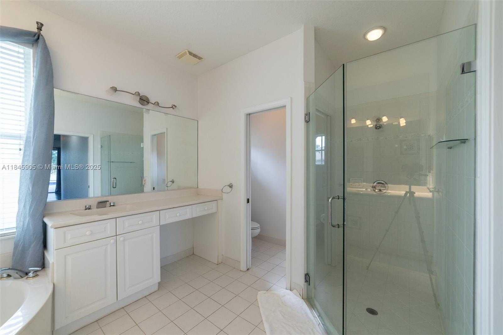 Small Image of 896 MARINA DR, Weston Number 33