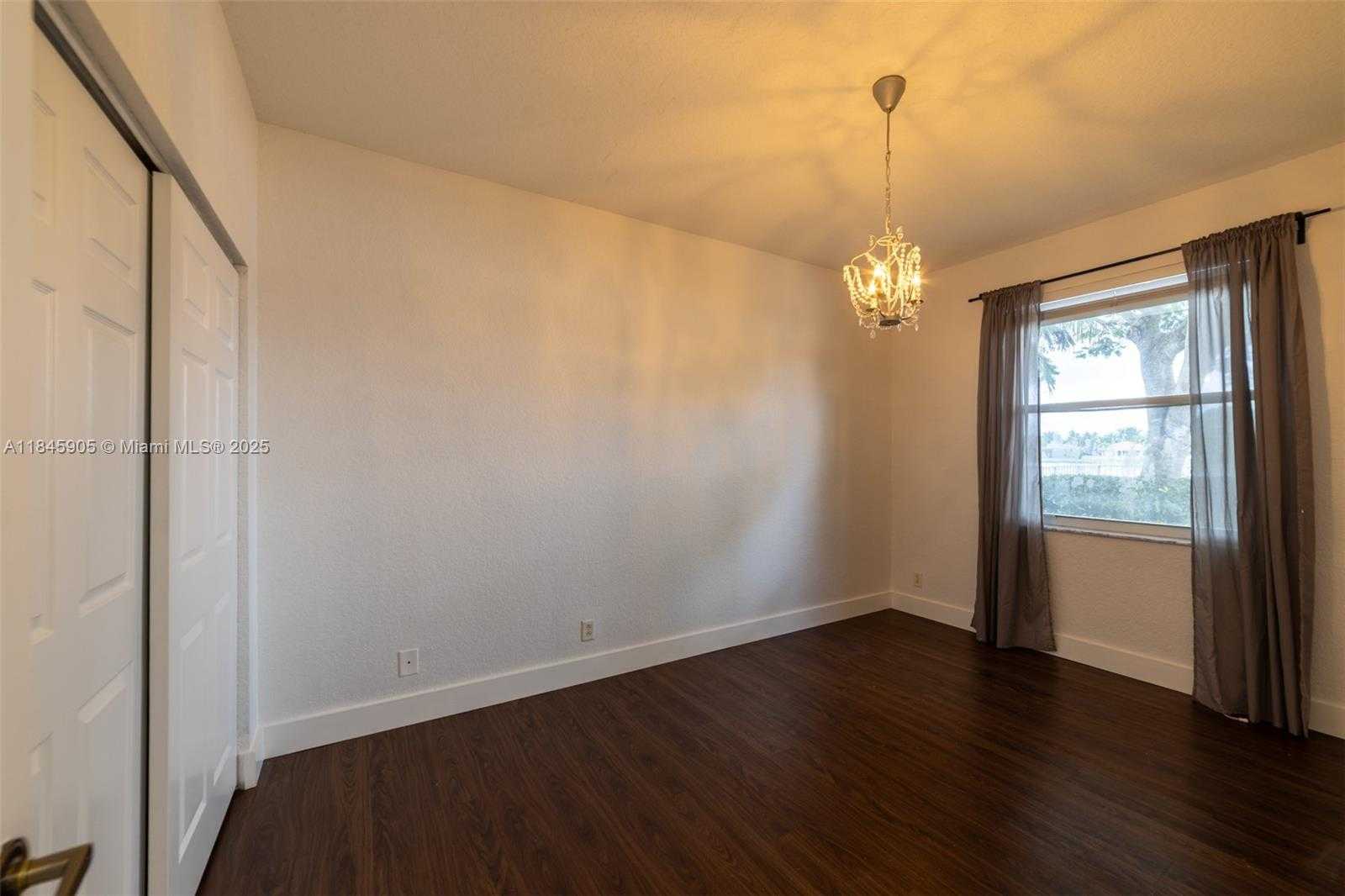 Small Image of 896 MARINA DR, Weston Number 34