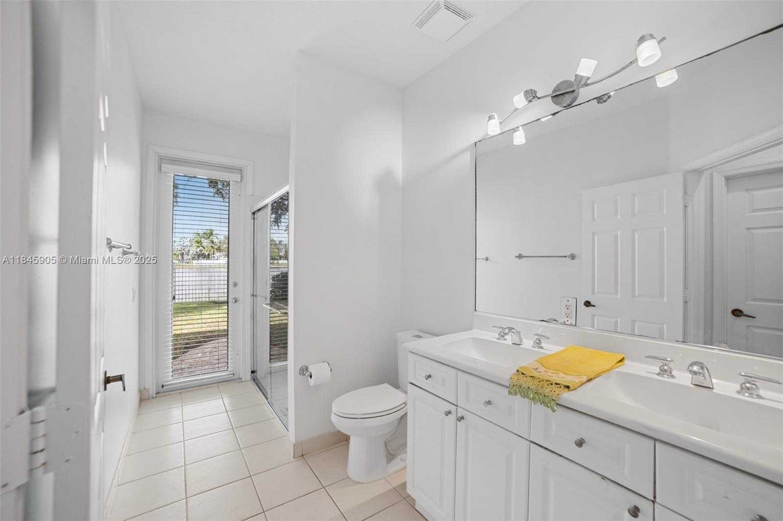 Small Image of 896 MARINA DR, Weston Number 36