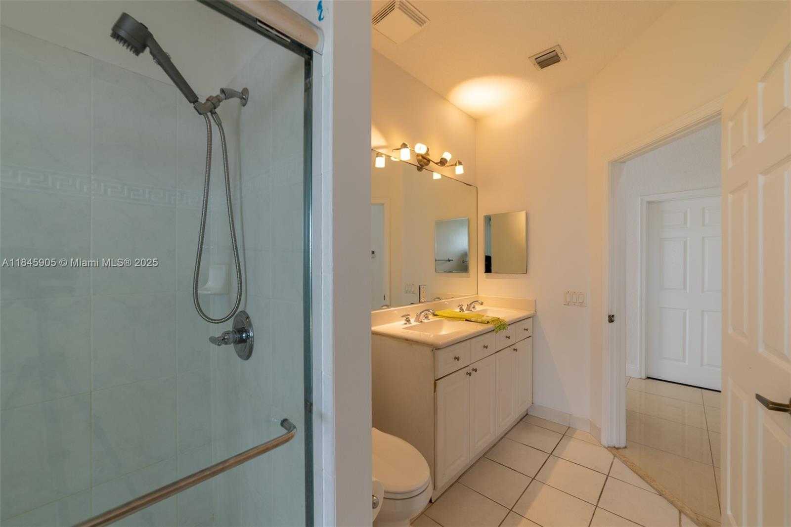 Small Image of 896 MARINA DR, Weston Number 37