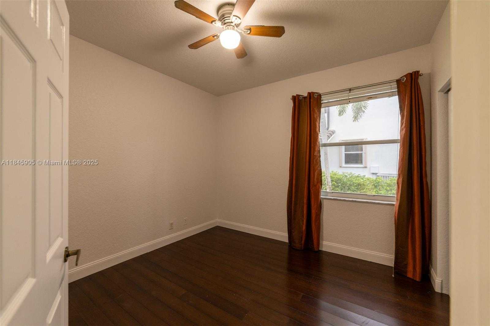Small Image of 896 MARINA DR, Weston Number 38