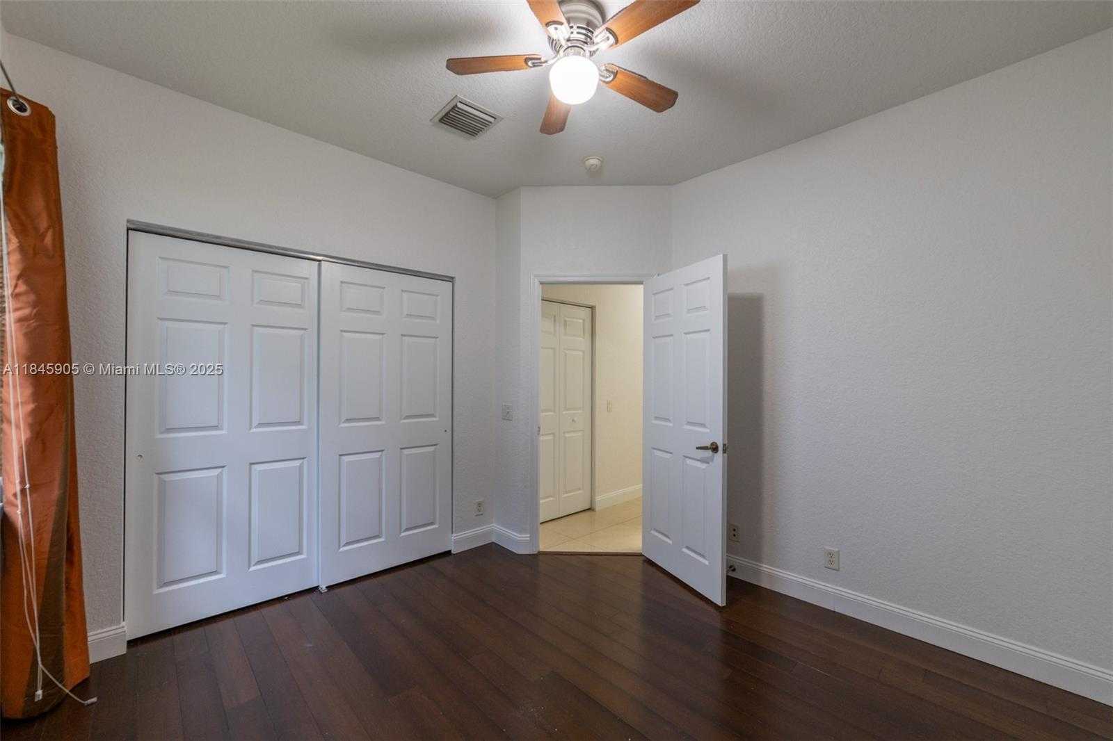 Small Image of 896 MARINA DR, Weston Number 39