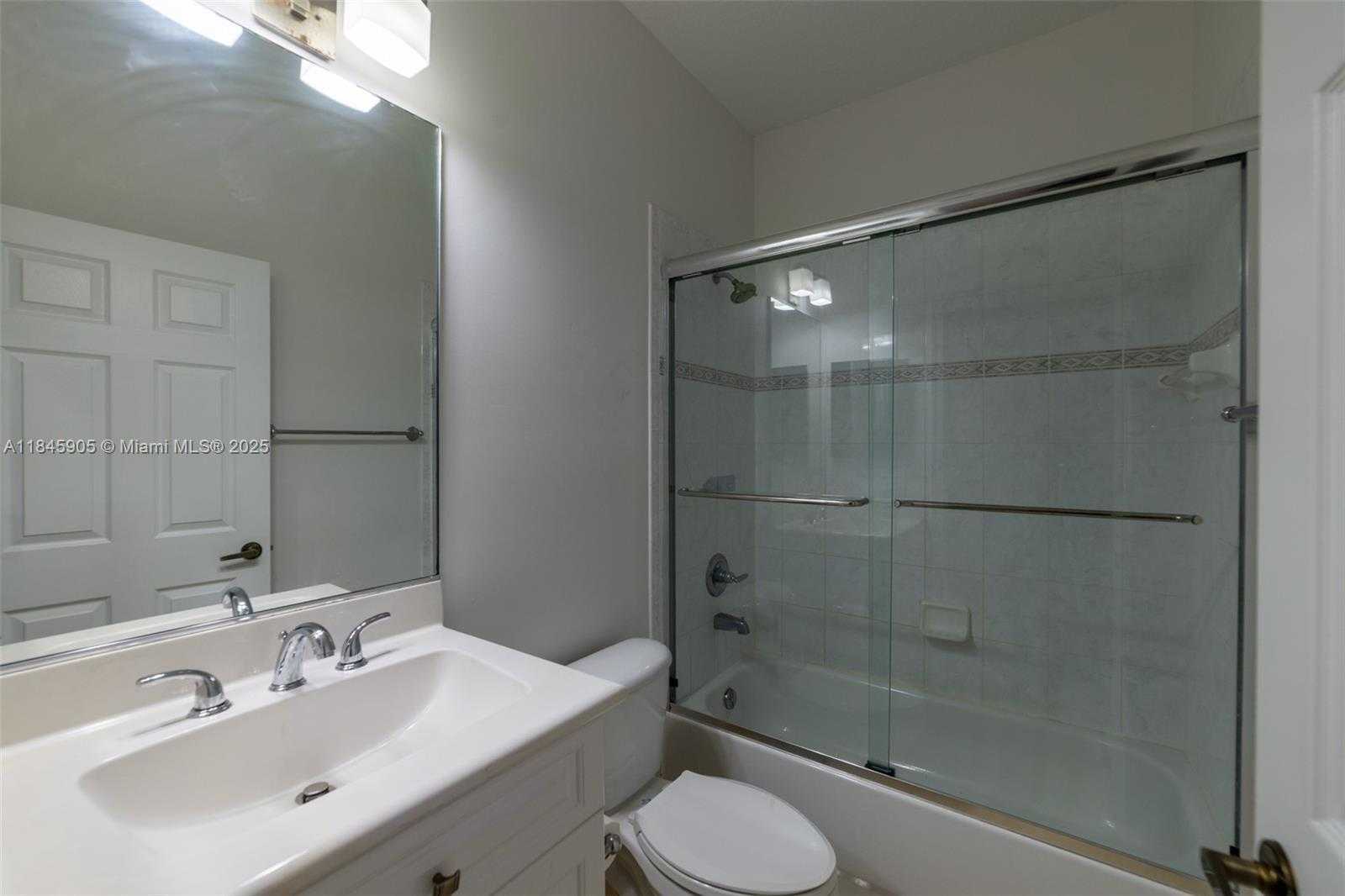 Small Image of 896 MARINA DR, Weston Number 40