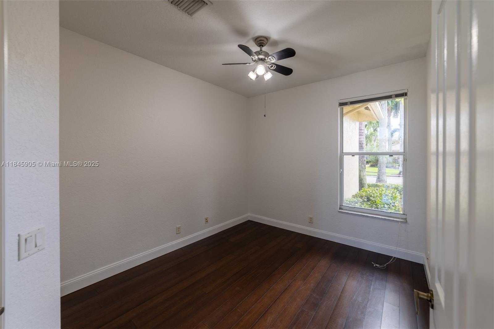 Small Image of 896 MARINA DR, Weston Number 41