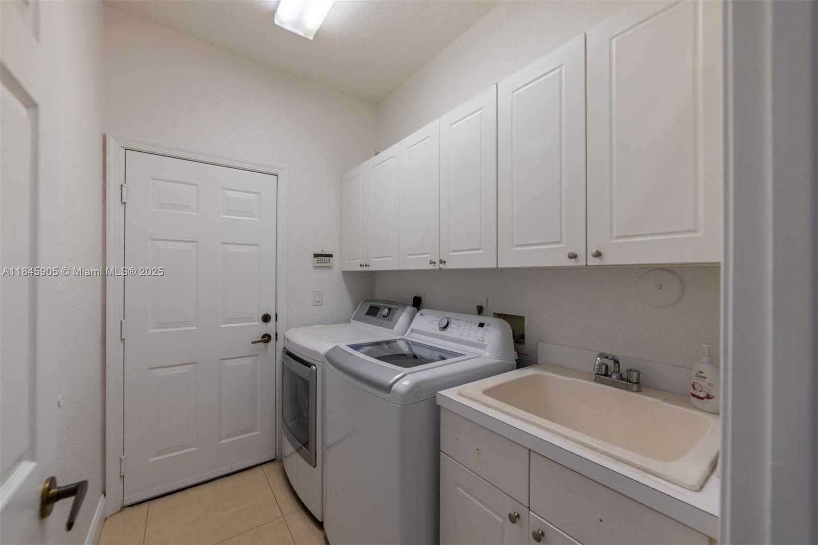 Small Image of 896 MARINA DR, Weston Number 43