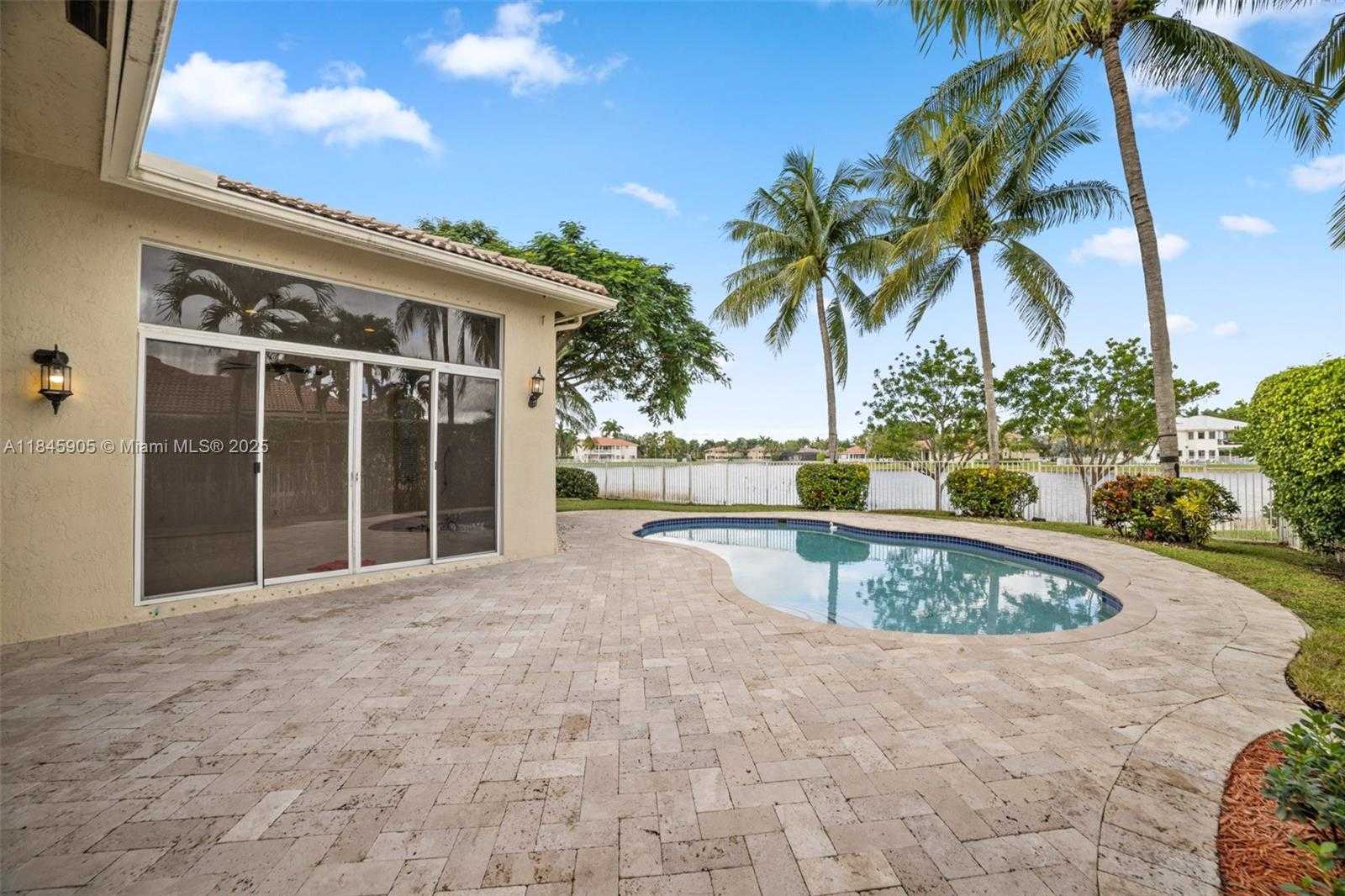 Small Image of 896 MARINA DR, Weston Number 46