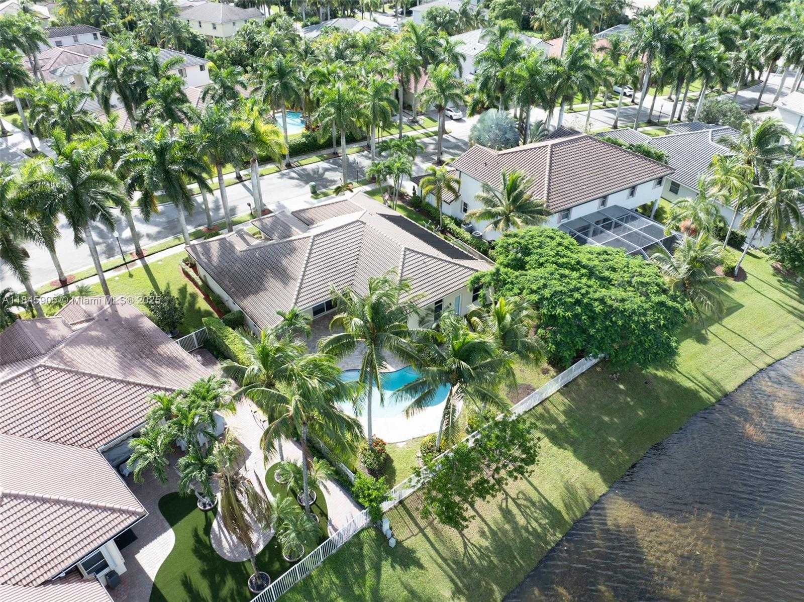 Small Image of 896 MARINA DR, Weston Number 48