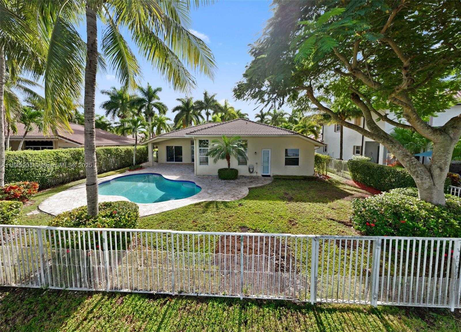 Small Image of 896 MARINA DR, Weston Number 49